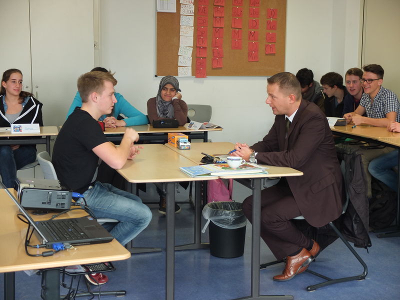 Schule, Agentur für Arbeit und Referenten aus der Wirtschaft machen Schüler fit für den Berufsweg