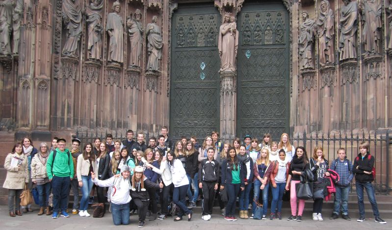 Französischschüler der Solgrabenschule lernen ihre zukünftigen Partnerschüler vom collège Montmorency aus Bourbonne-les-Bains kennen.