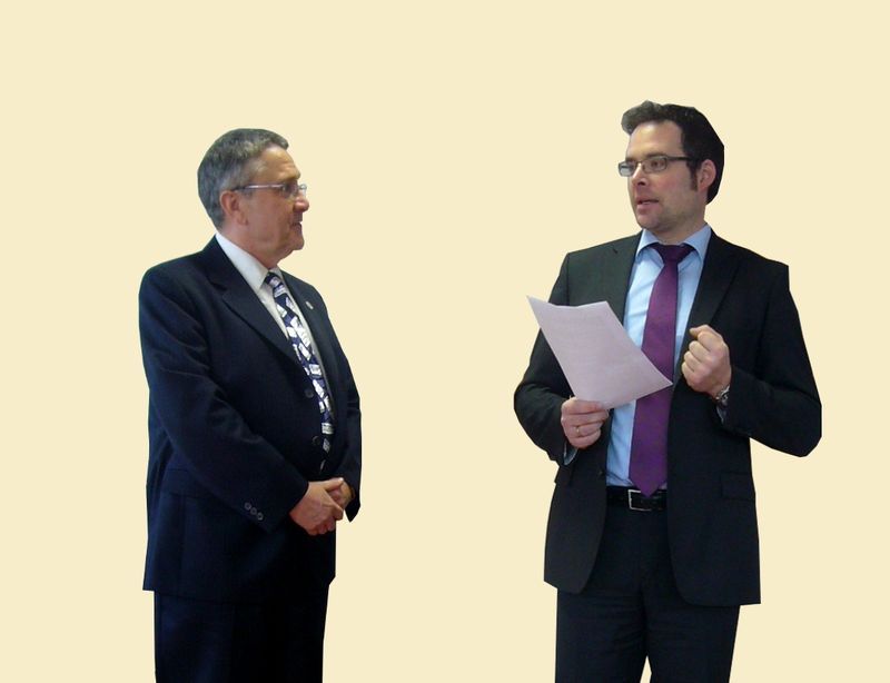 Herr Maths verabschiedet Schulleiter Gerd Berlau