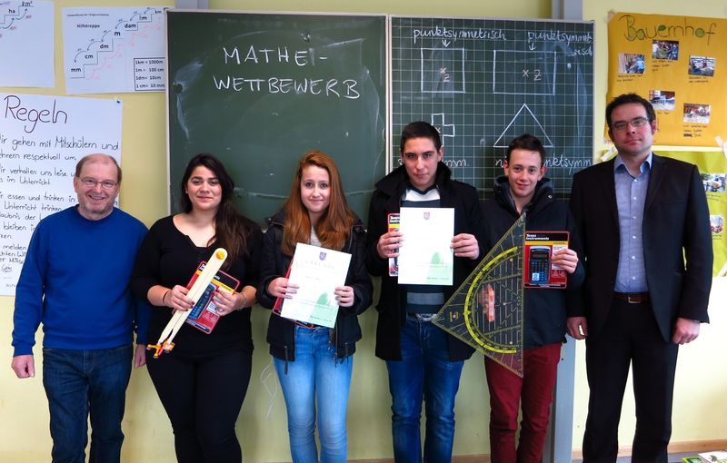 Die Sieger des diesjährigen Mathematik-Wettbewerbs wurden kürzlich in der Solgrabenschule geehrt.